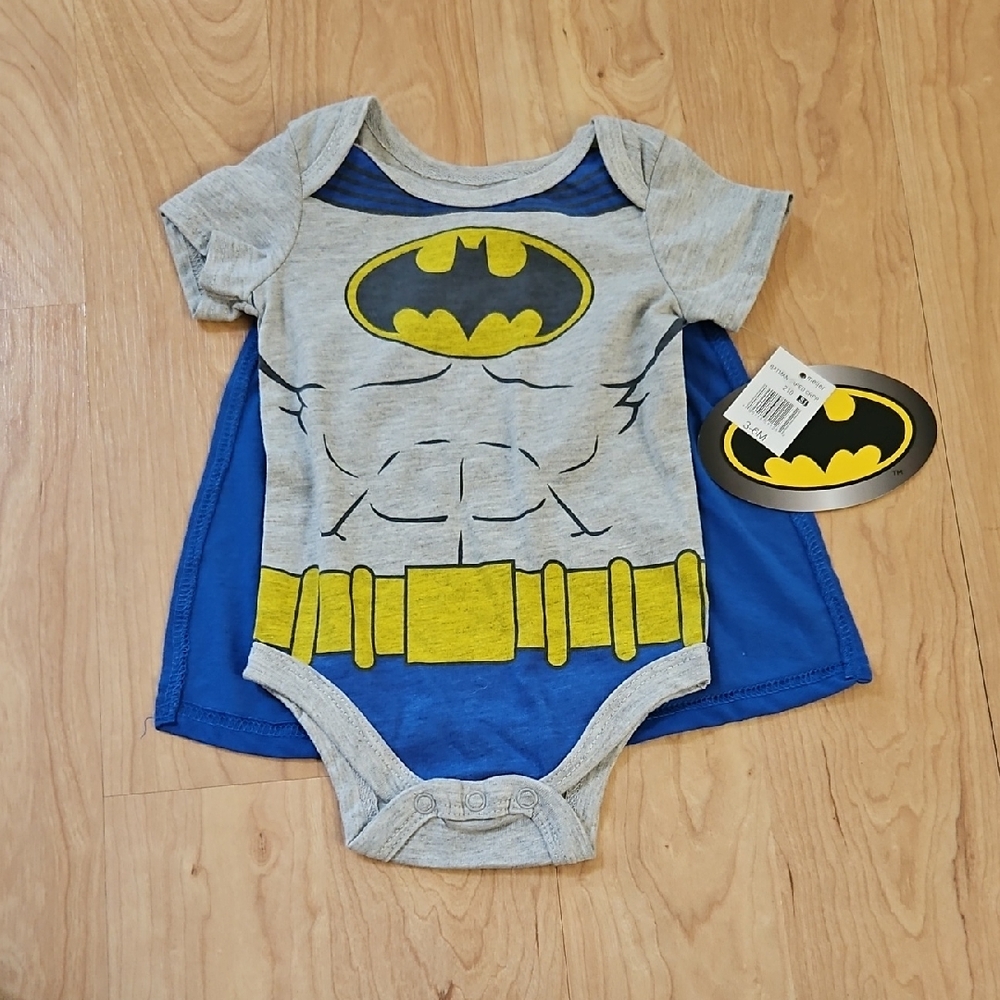 NWT Batman DC Comics Infant Boys Cosplay Bodysuit Onesies W/ Cape Sz: 3-6M